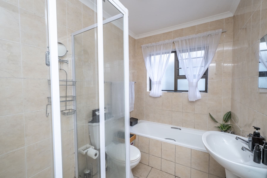2 Bedroom Property for Sale in Eikenbosch Western Cape